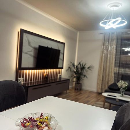 Art'S Apartment Tirana Esterno foto